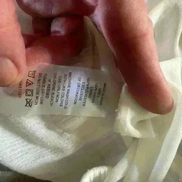 Vince Camuto Skirt Medium. Fully lined. White with black trim design. Good cond. - Picture 2 of 10